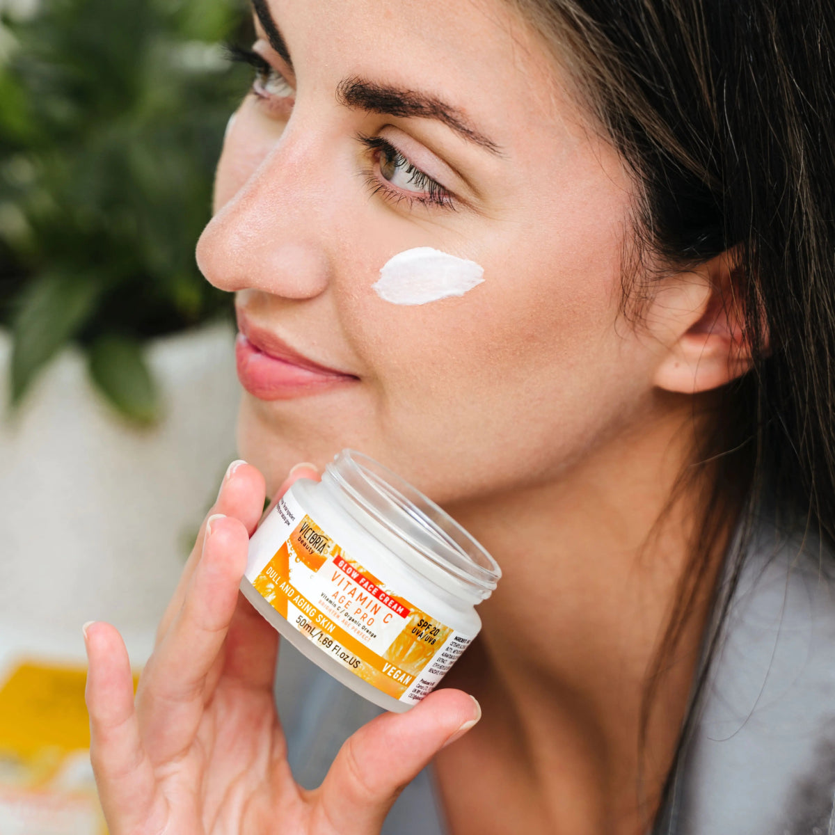 Age Pro Дневен озаряващ крем за лице против бръчки с витамин C и SPF 20 50ml - CAMCO Ltd.