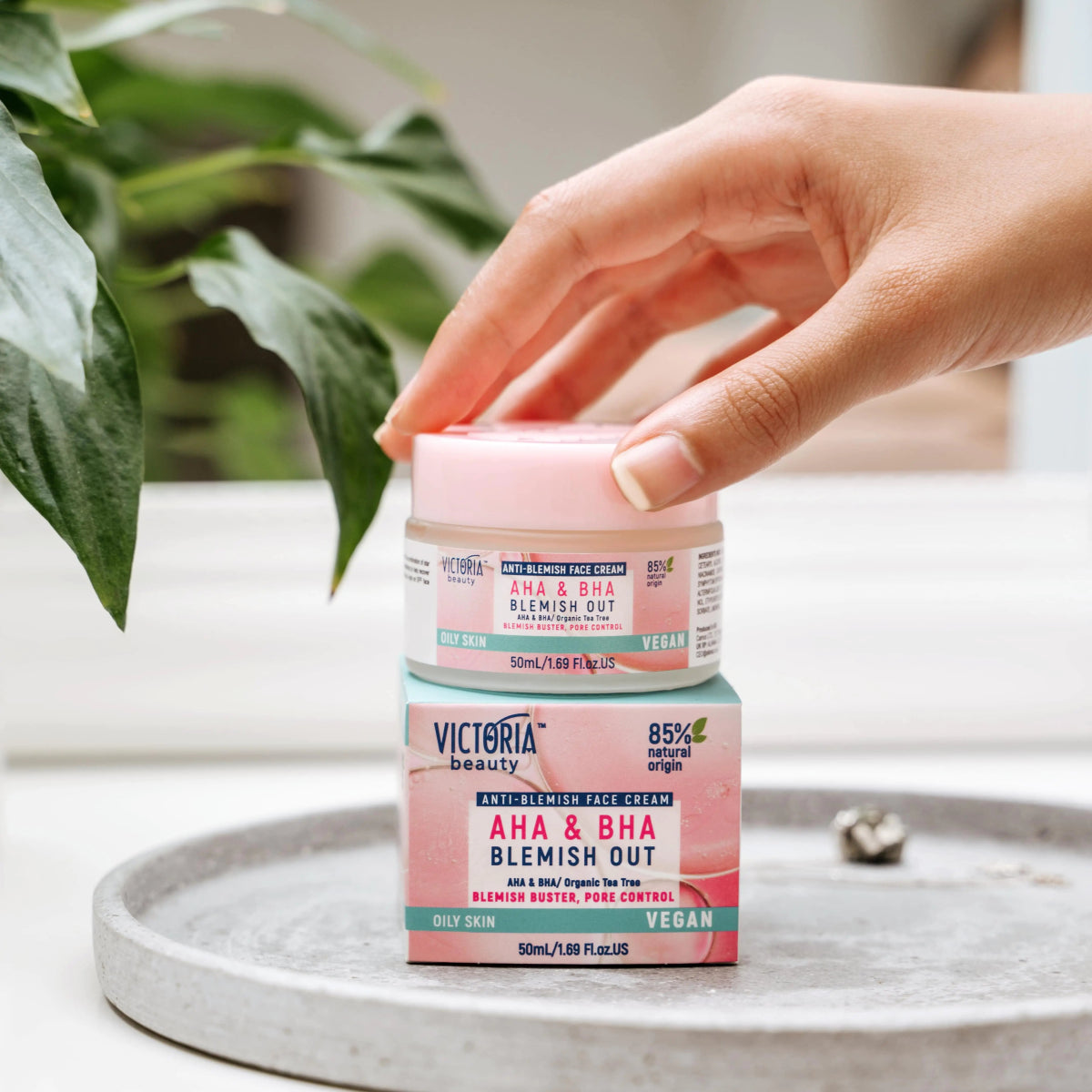 Blemish Out Дневен и нощен крем за лице против пъпки с гликолова киселина (AHA),салицилова киселина (BHA),цинк, ниацинамид и масло от чаено дърво 50ml - CAMCO Ltd.