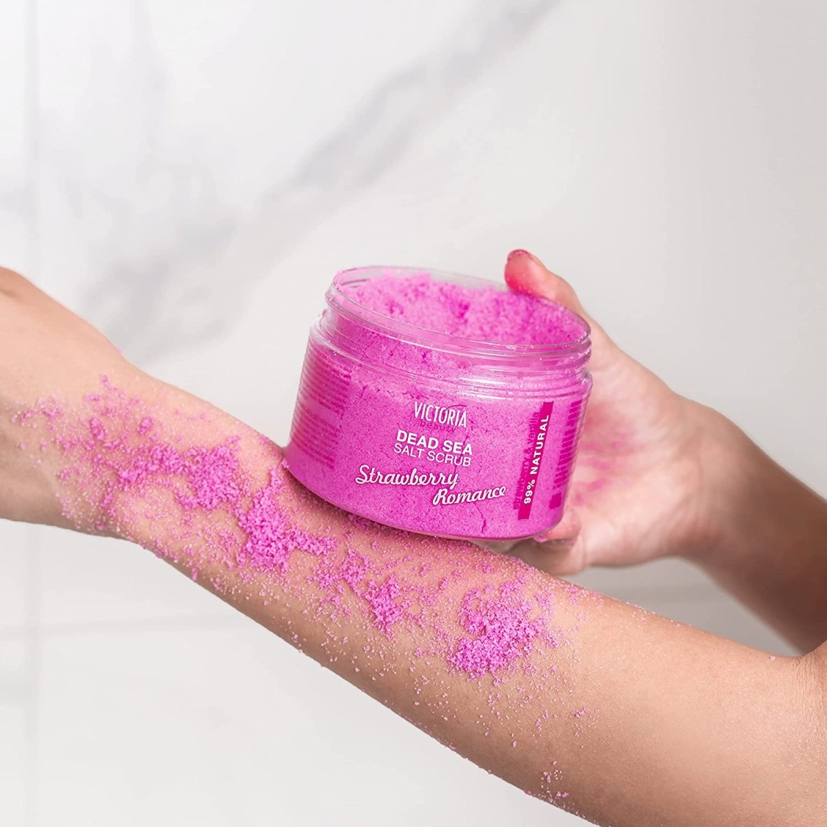 Dead Sea Strawberry Romance скраб за лице и тяло с ягода 400g - CAMCO Ltd.