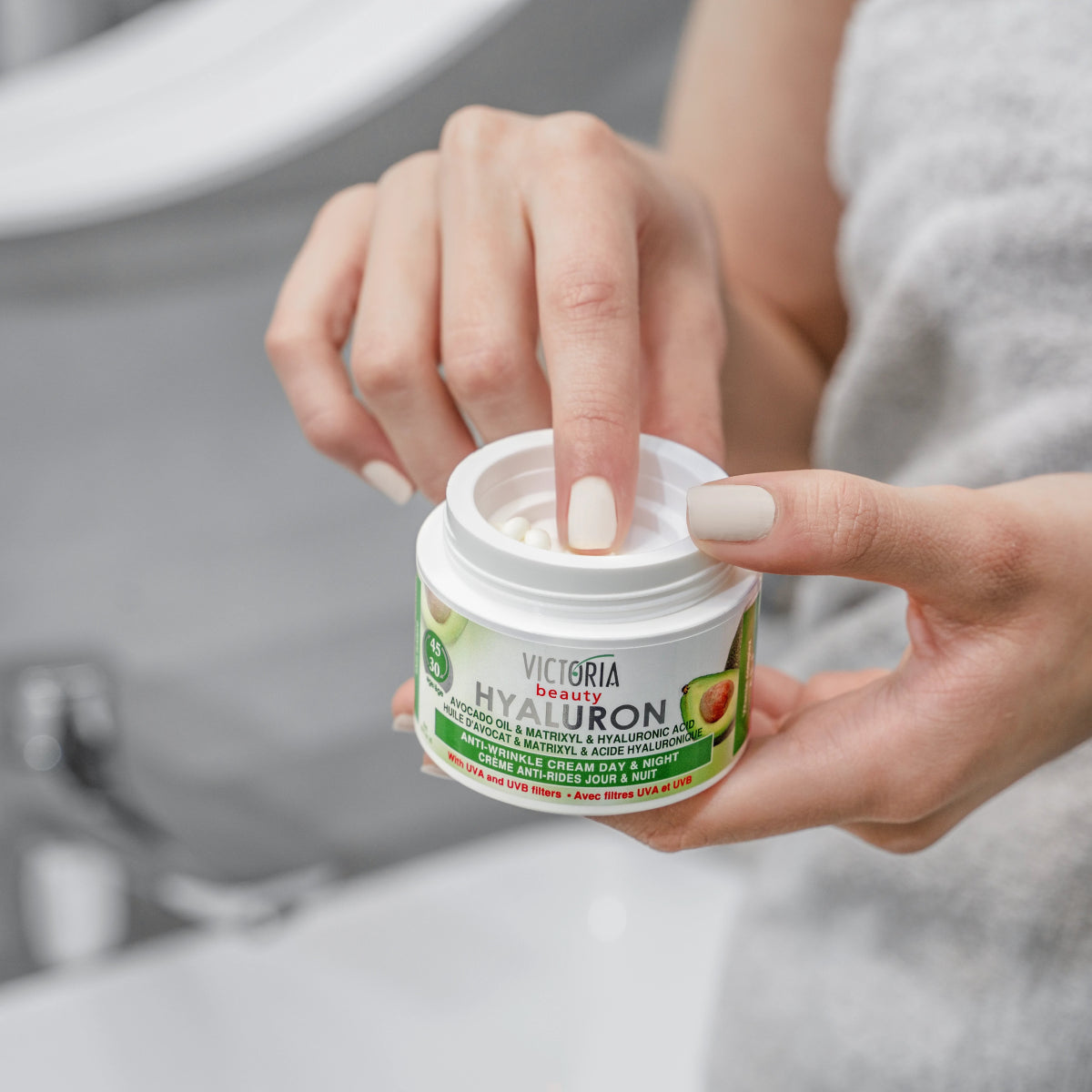 Дневен и нощен крем за лице с хиалуронова киселина, авокадо, матриксил и витамин А, с UVA и UVB филтри 50ml - CAMCO Ltd.