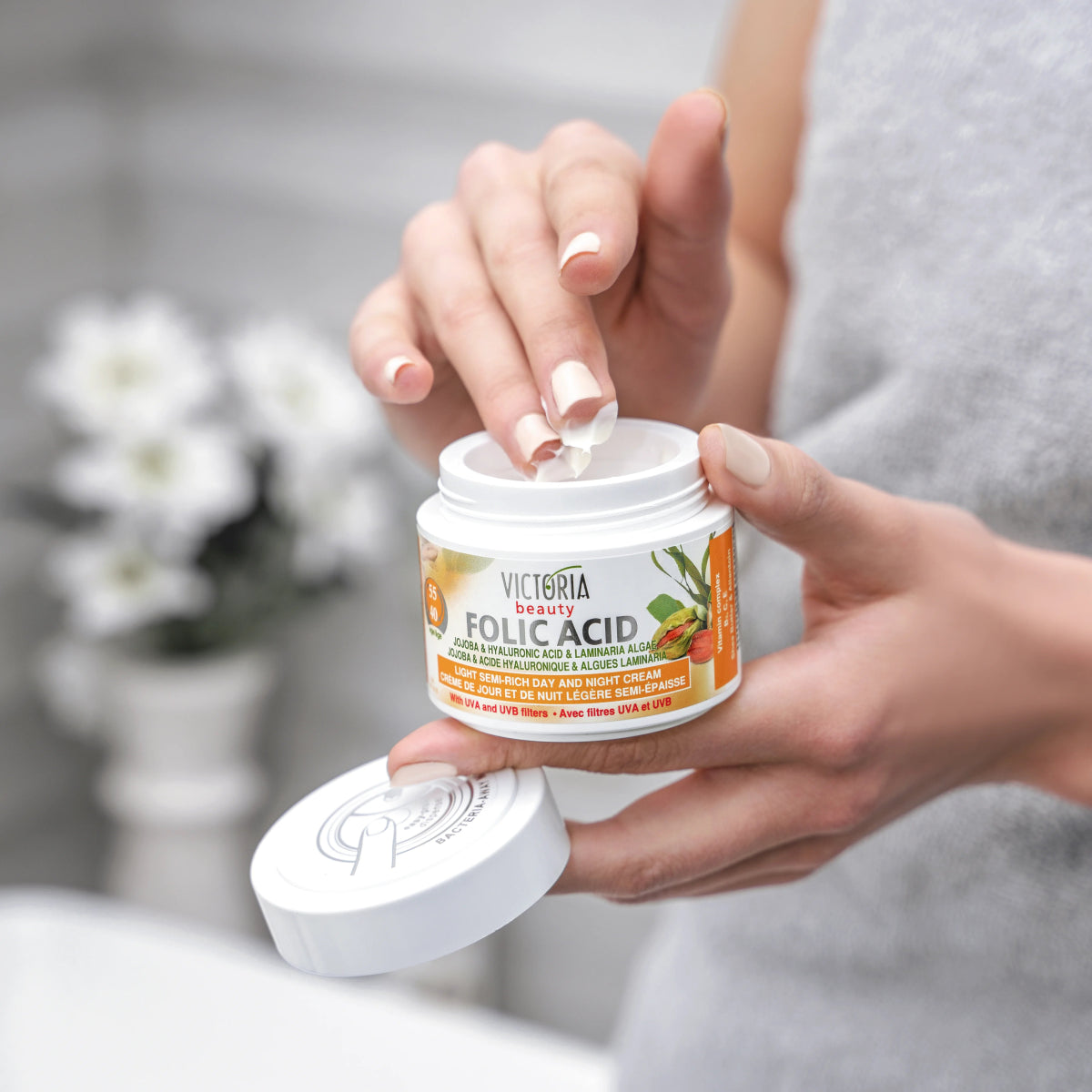 Дневен и нощен крем за лице с хиалуронова киселина и фолиева киселина, с жожоба и водорасли 50ml - CAMCO Ltd.