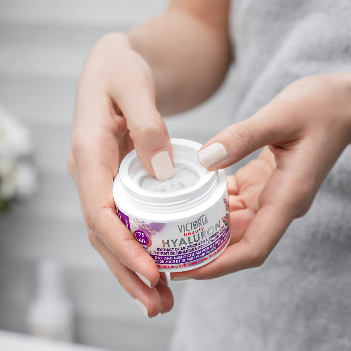 Дневен и нощен крем за лице с хиалуронова киселина и женско биле, с UVA и UVB филтри 50ml - CAMCO Ltd.