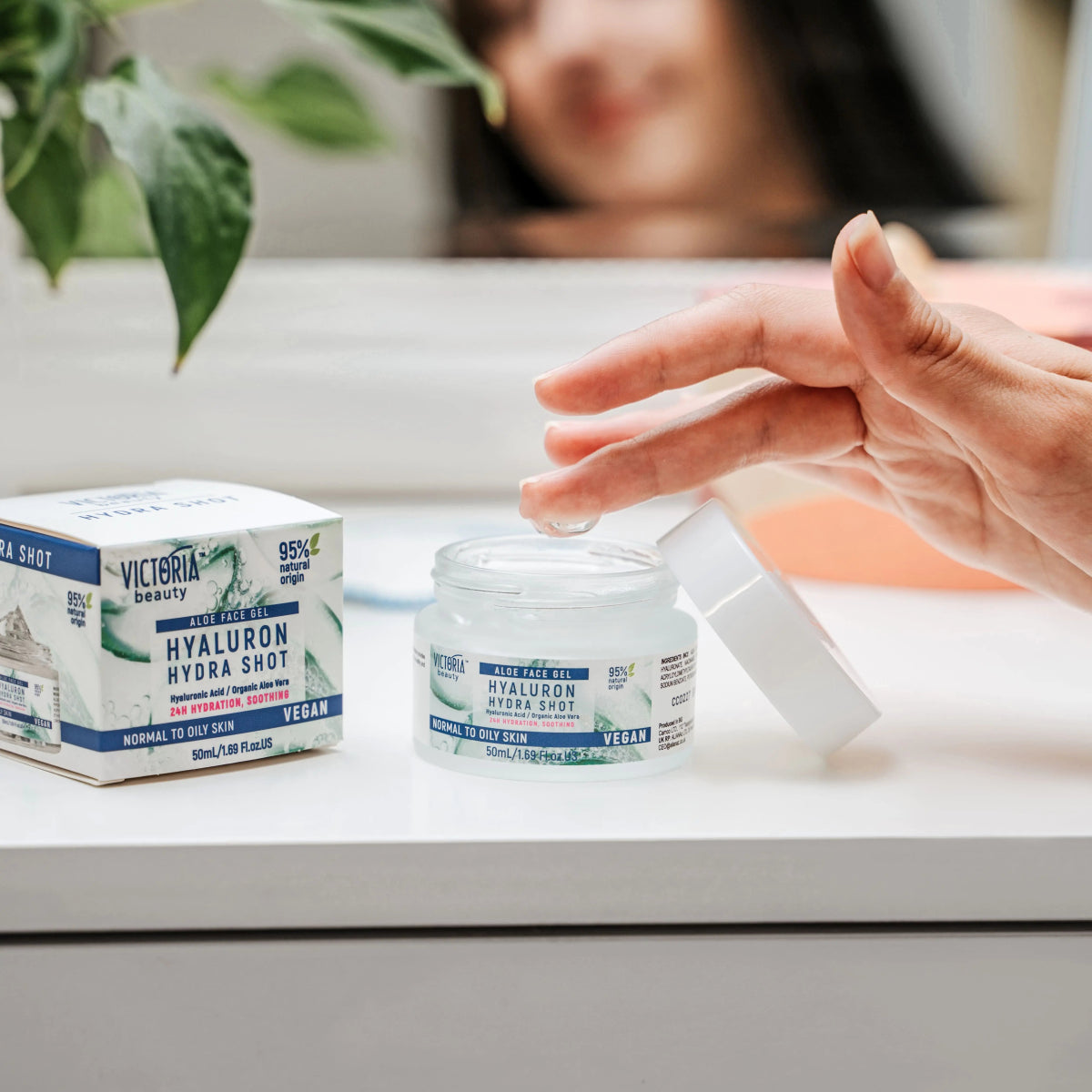 Hydra Shot Хидратиращ гел - крем за лице с хиалуронова киселина, сок от алое вера и ниацинамид 50ml - CAMCO Ltd.