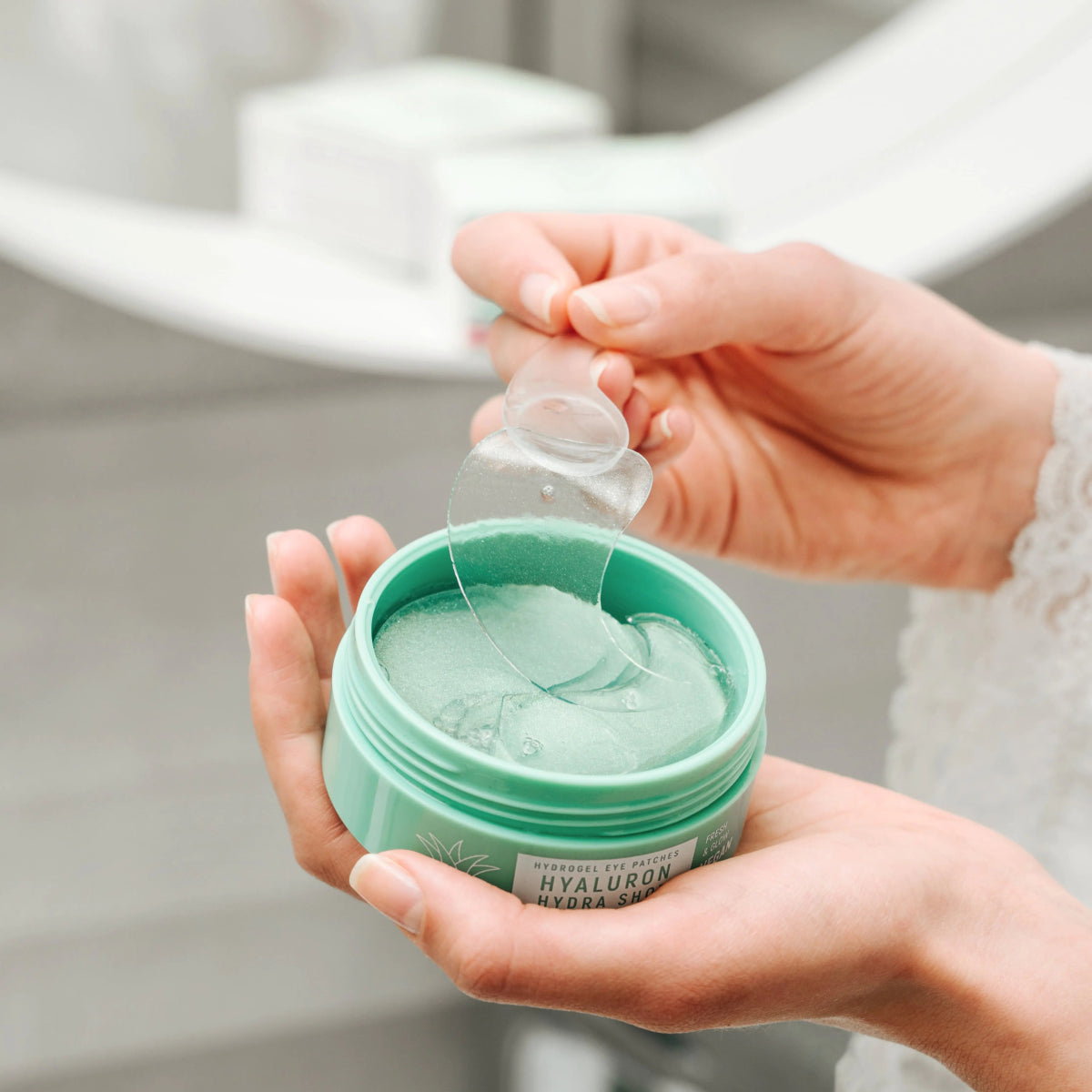 Hydra Shot Хидрогел пачове за очи с хиалуронова киселина, алое вера, ниацинамид и зелен чай, 60бр. - CAMCO Ltd.