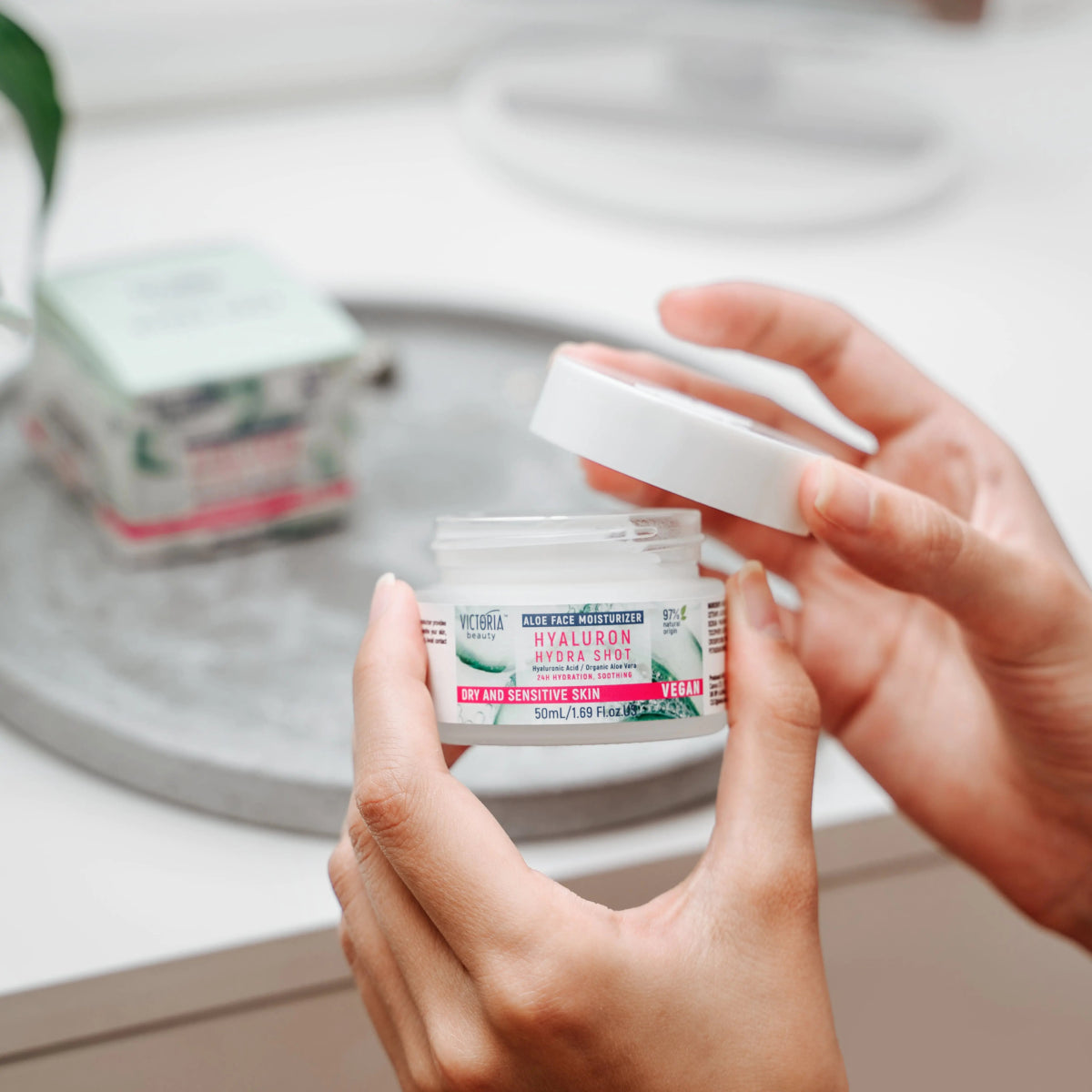 Hydra Shot Крем за лице с хиалуронова киселина, органично алое вера и ниацинамид 50ml - CAMCO Ltd.