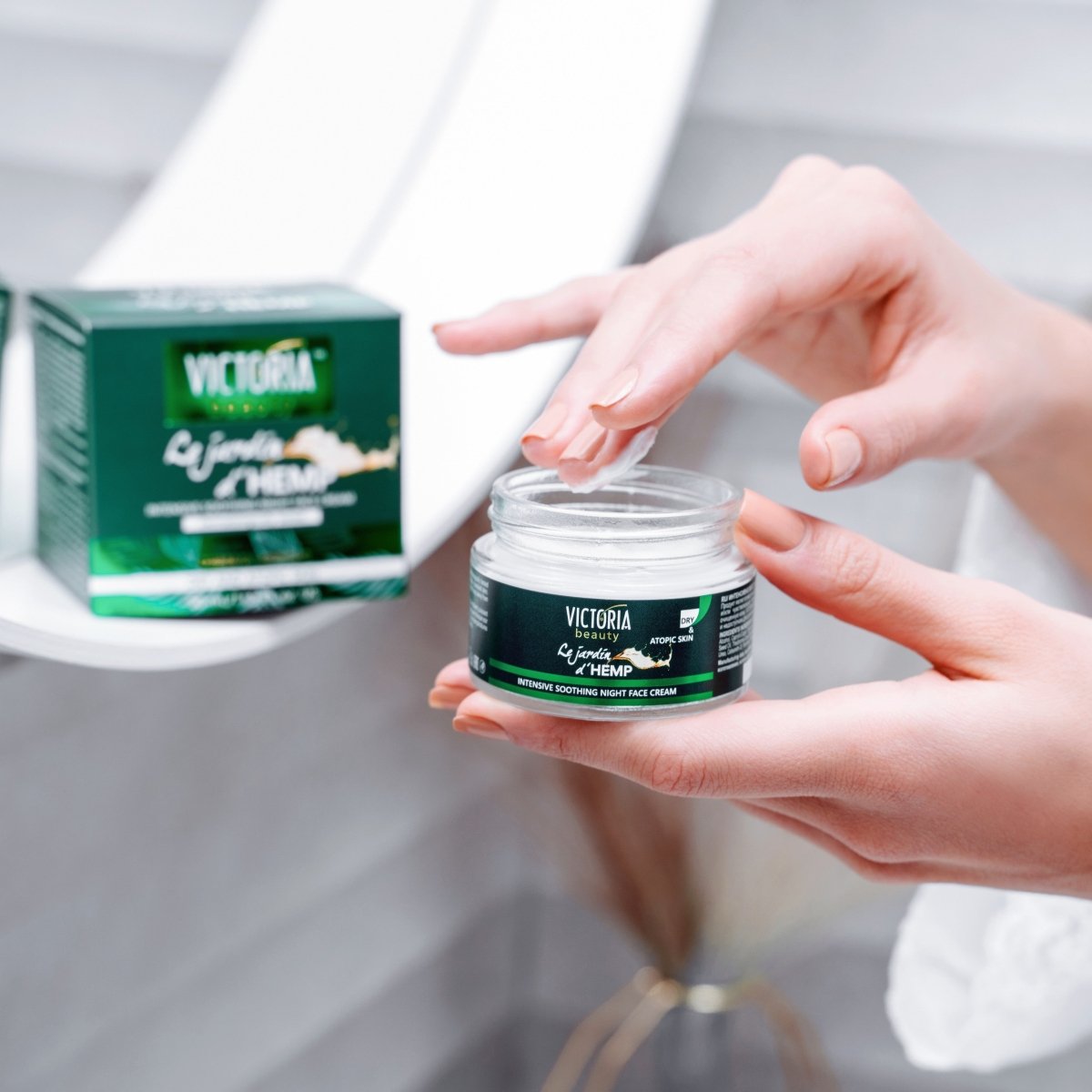 Le Jardin d’Hemp - Нощен крем за лице успокояващ и хидратиращ с масло от семена от коноп 50ml - CAMCO Ltd.