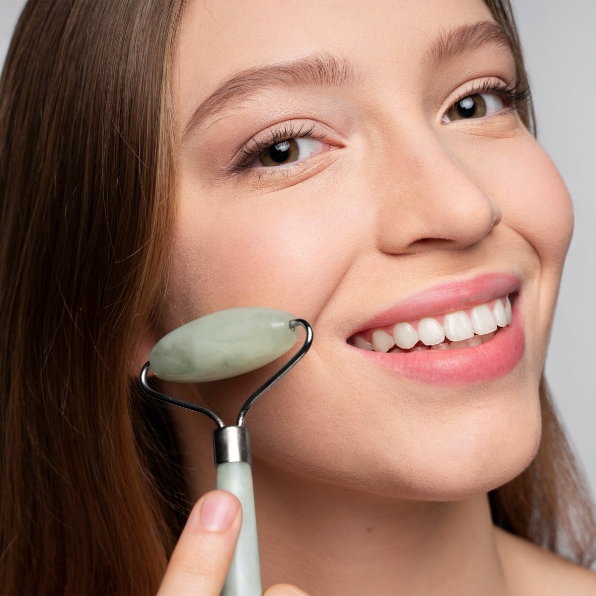 Нефритен масажен ролер за лице, 1бр. - CAMCO Ltd.