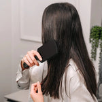 Плоска четка за разресване със Soft Touch покритие - CAMCO Ltd.