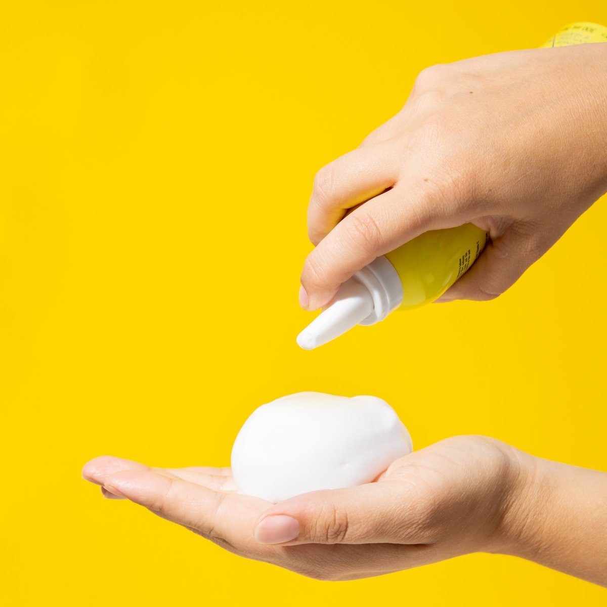 Strictly Curls Пяна за къдрава коса за оформяне на перфектни къдрици 300ml - CAMCO Ltd.